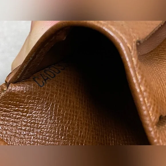 Louis Vuitton Vintahe wallet - Picture 7 of 12